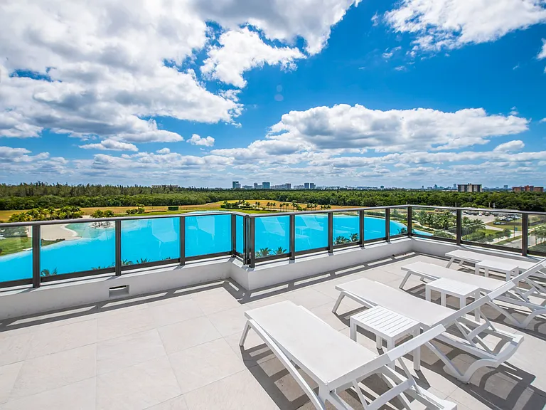 SoLe Mia Rentals — Photo 32