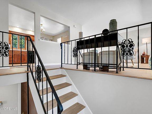 4th image of 564 Morley Court