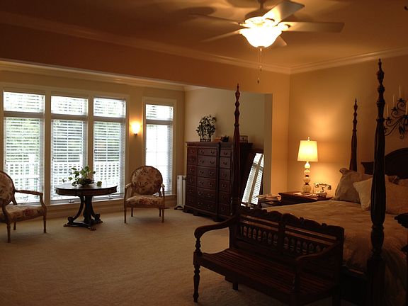 MBR with cozy sitting area.