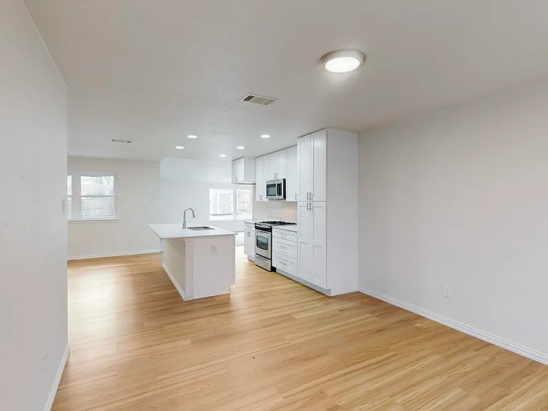 538 E Fairmeadows Dr — Photo 4