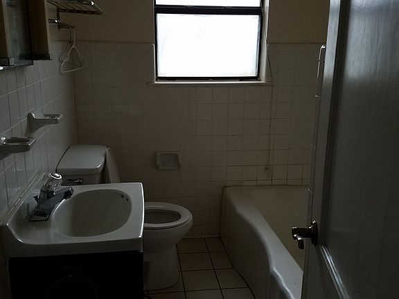 4th image of 113 Pecan St