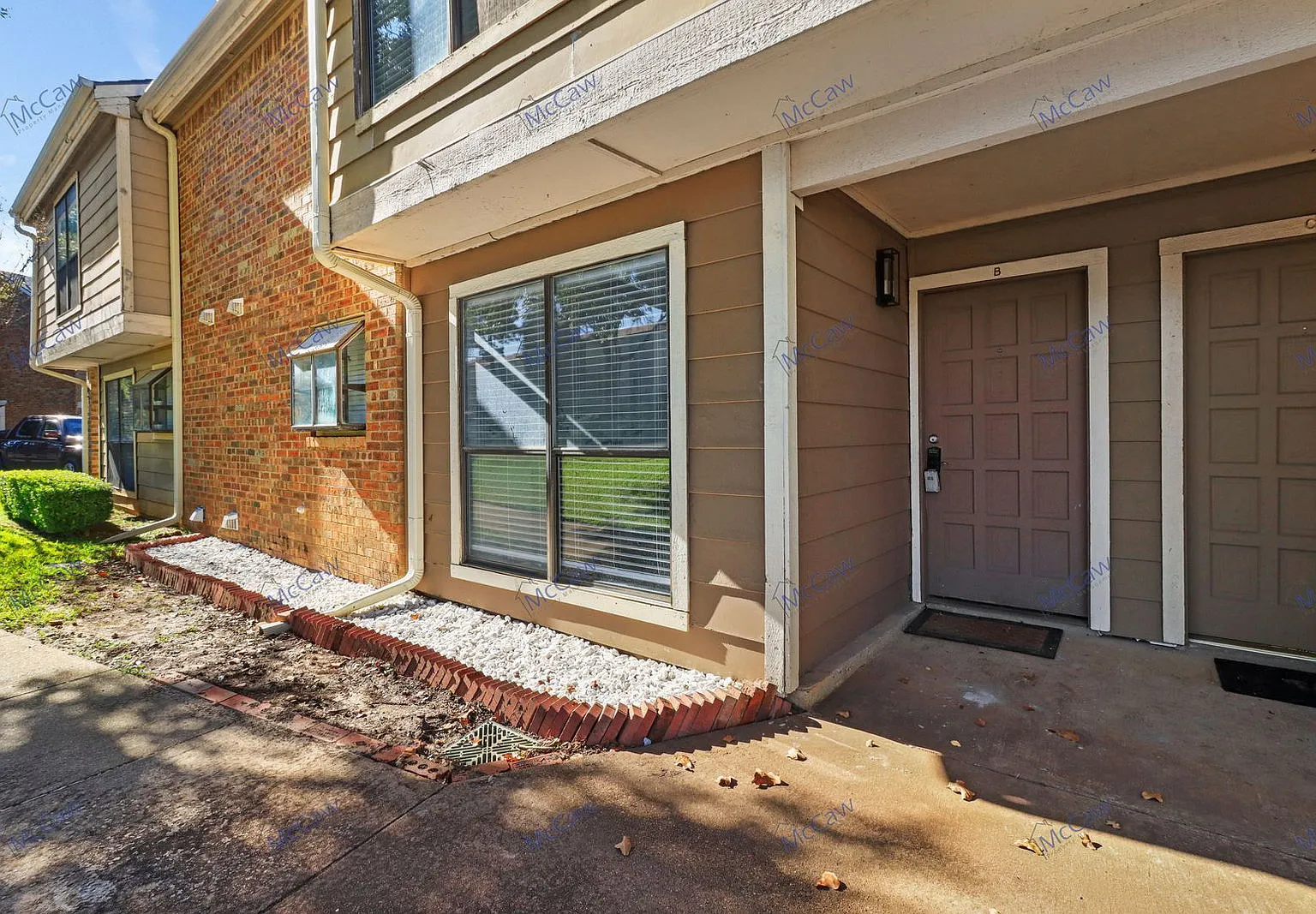 2 bed, 2.0 bath, 1056 sqft, $1,600 — Photo 2
