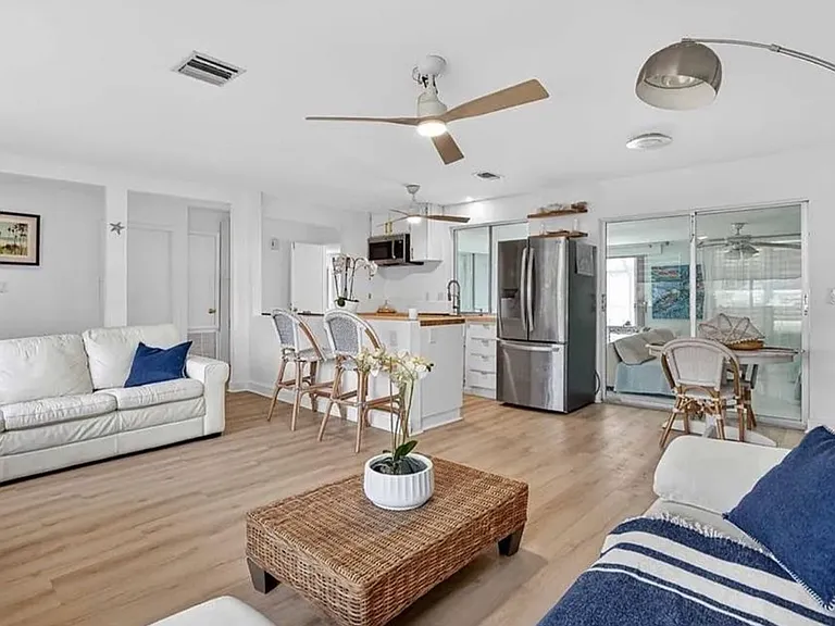 885 Fairfax Ter NW — Photo 10