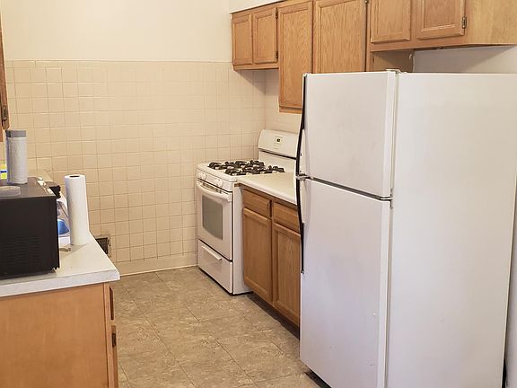 3rd image of 844 Dunlop Ave #2