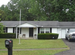 528 Hillcrest Dr, Radcliff, KY 40160