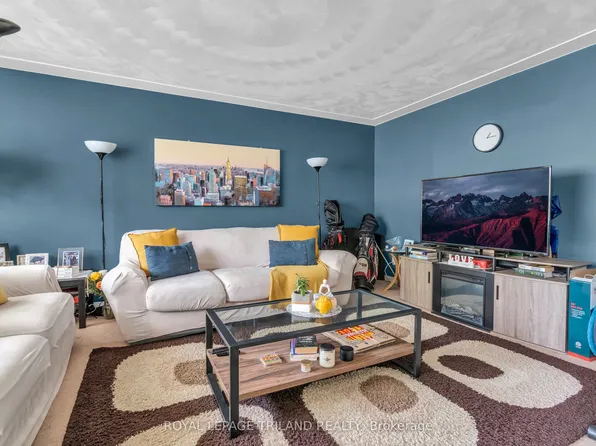 195 Cedarvale Cres #A, Waterloo, ON N2L 4T3