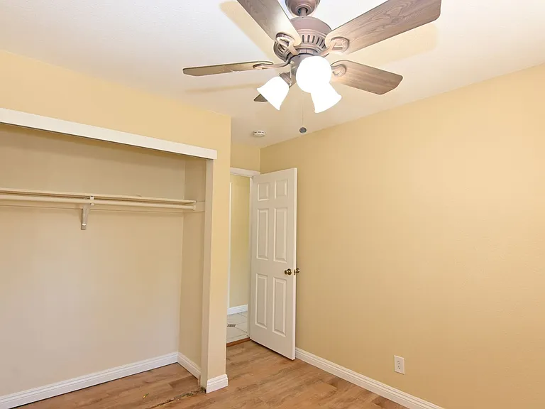 398 Roan St — Photo 13