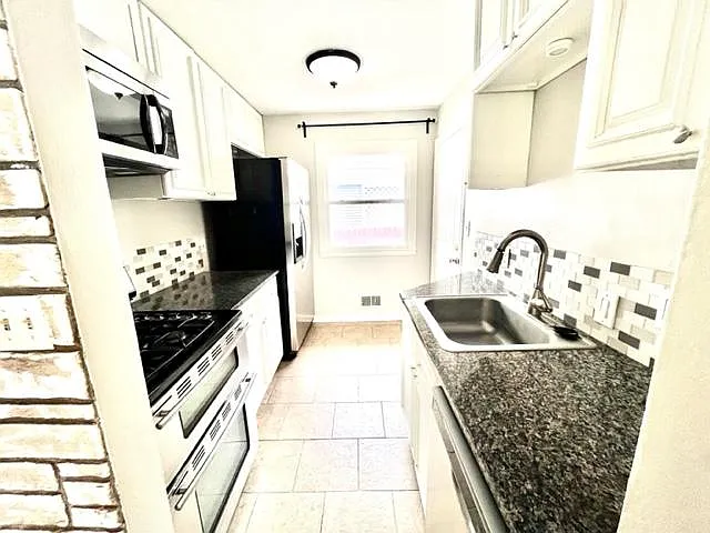 4413 Mission Rd — Photo 3