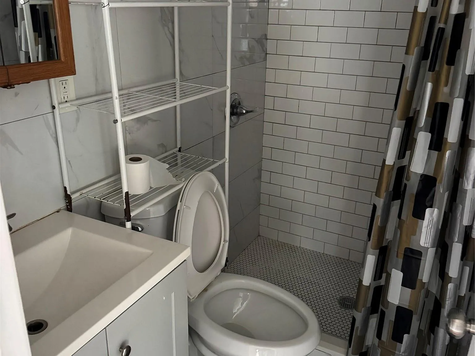 3 bed, 1.0 bath, 900 sqft, $3,800 — Photo 3