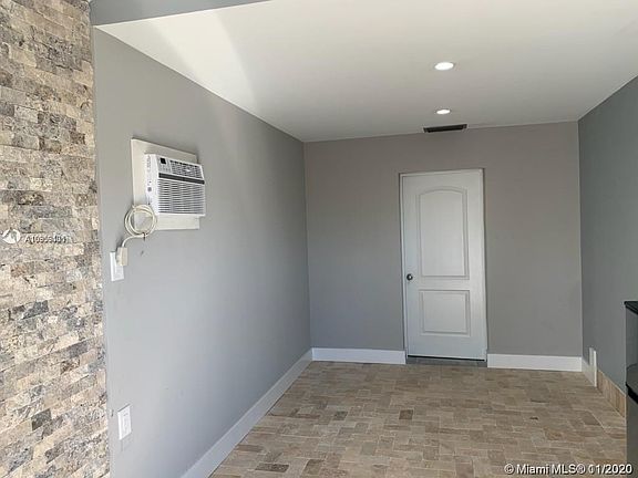 3rd image of 341 E Commercial Blvd