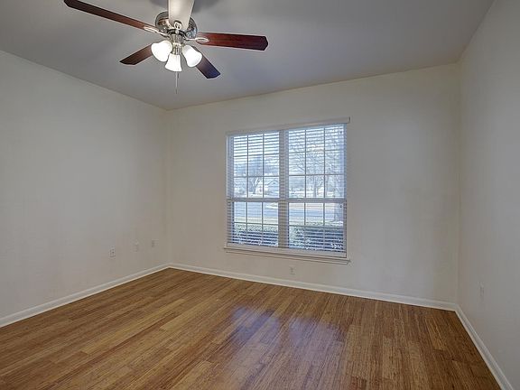 3rd image of 207 Monarch Trl