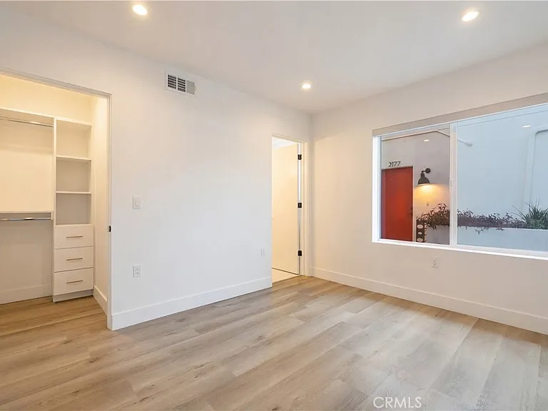 21721 Hart St — Photo 17