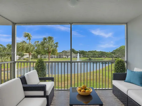 3641 Oaks Clubhouse Dr APT 204, Pompano Beach, FL 33069