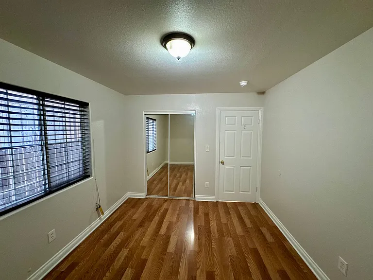 10524 S Avalon Blvd — Photo 16
