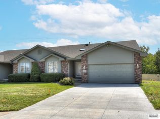 11613 Ridgeview Cir, Papillion, NE 68133
