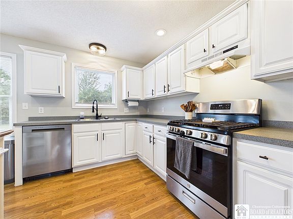 2nd image of 5890 Pinehurst Ct