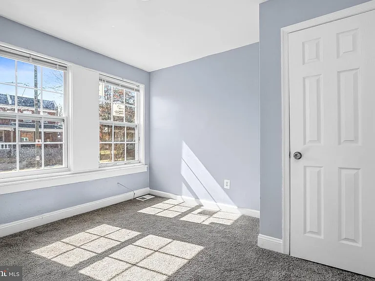 Upper Level Bedroom (Bedroom 1)