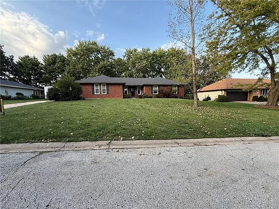2nd image of 3515 Emerald Ln