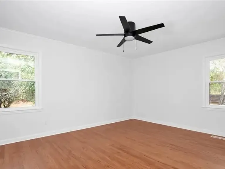 2710 Fordham Dr — Photo 9