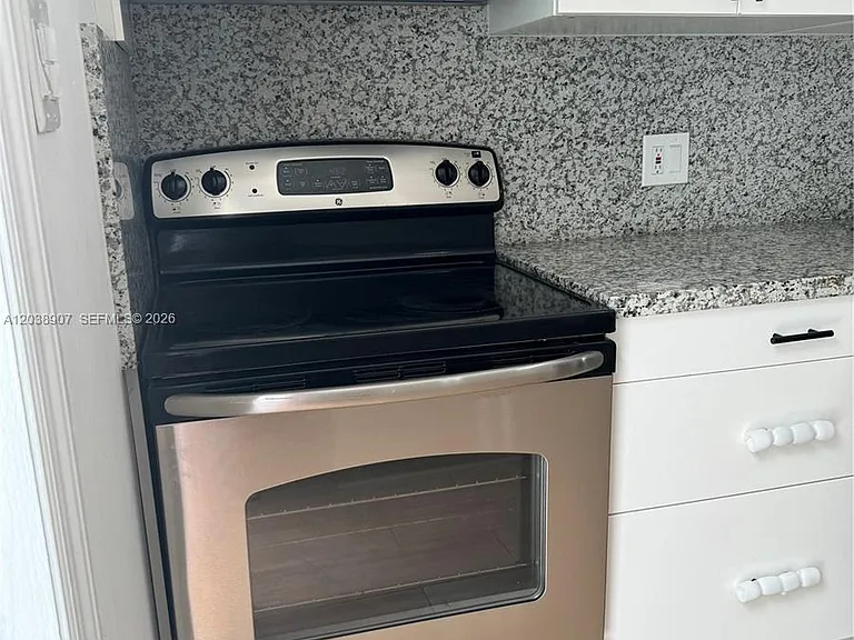 8275 SW 205th Ter — Photo 18