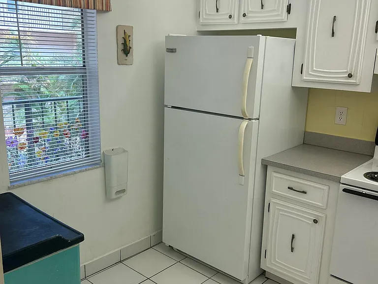 2801 Somerset Dr #201 — Photo 9