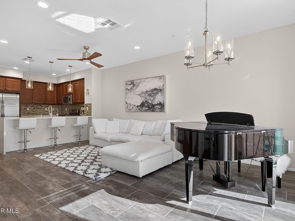 1st image of 449 Pecana St
