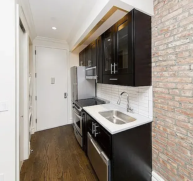 222 E 12th St #4A — Photo 5