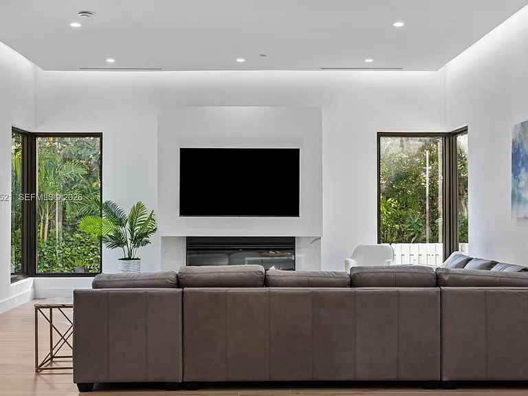 638 Lakeside Hbr — Photo 47
