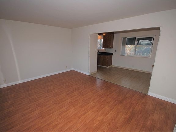 2nd image of 906 E 4th Ave APT 5