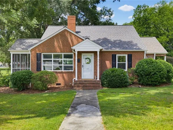247 Country Club Dr, Eden, NC 27288