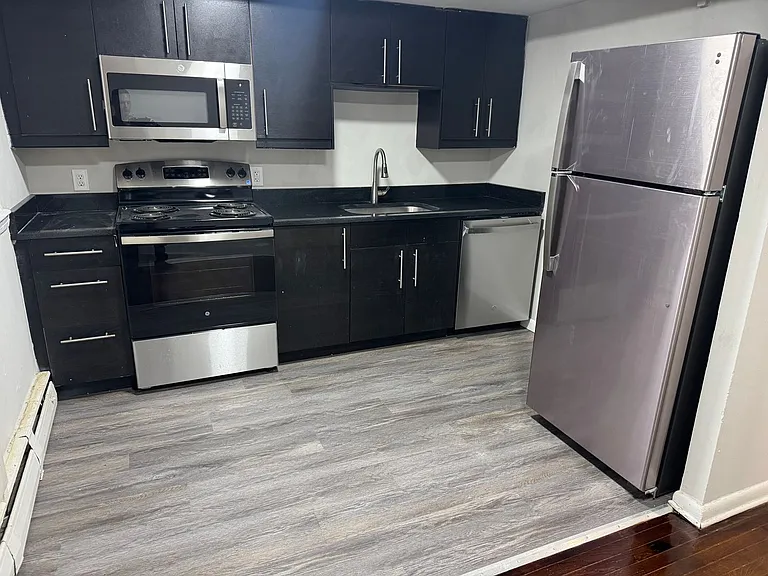 210 Trinity Ave — Photo 4