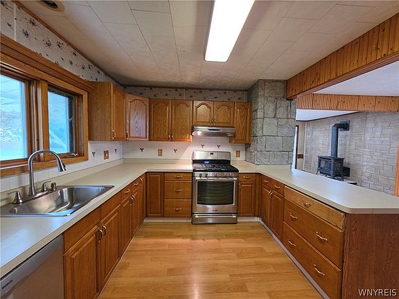 3rd image of 21 Rutland Ave