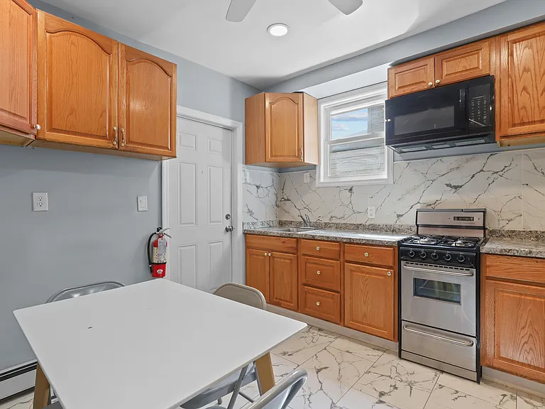16 Hinsdale Pl — Photo 5