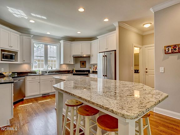 4th image of 7005 Waxmyrtle Ct