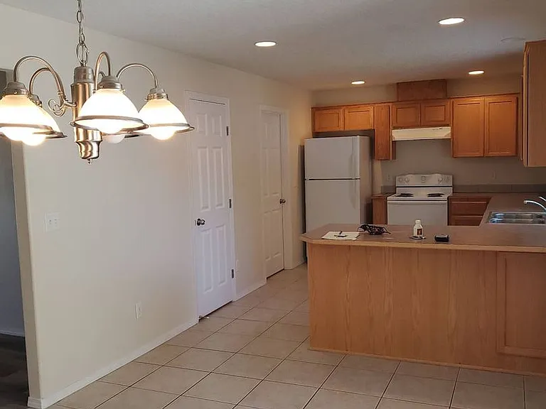 460 Laguna Dr — Photo 8