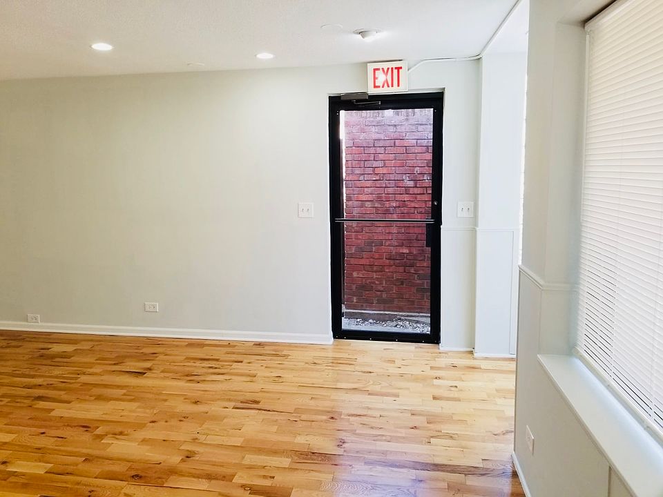 1st image of 4642 N Francisco Ave