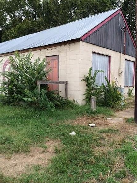 1st image of 704 Dewey Ave