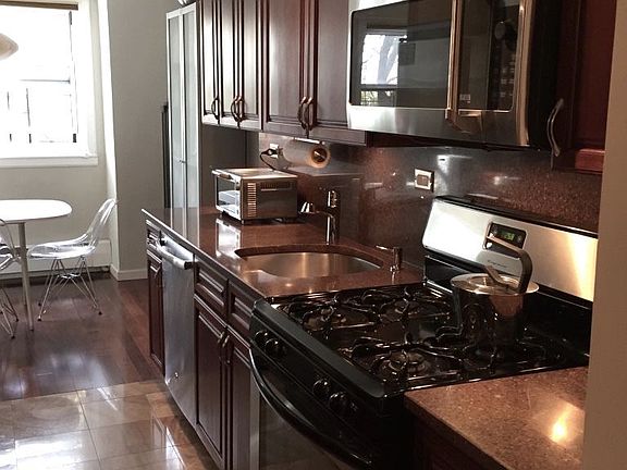4th image of 175 Willoughby St APT 4H