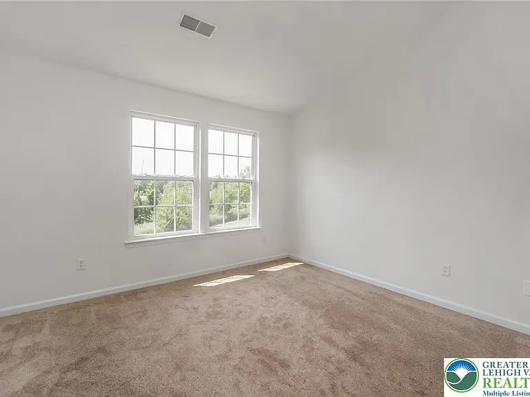 1096 Sparrow Way — Photo 29