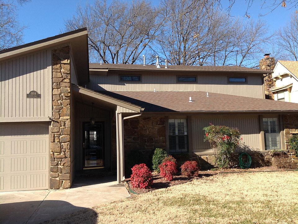 Well-kept home in Quail Run faces east...nicely updated 2017.