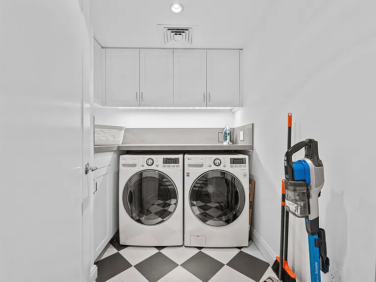 61 5th Ave #2 — Photo 6