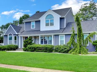 106 Paul Drive, Holbrook, NY 11741