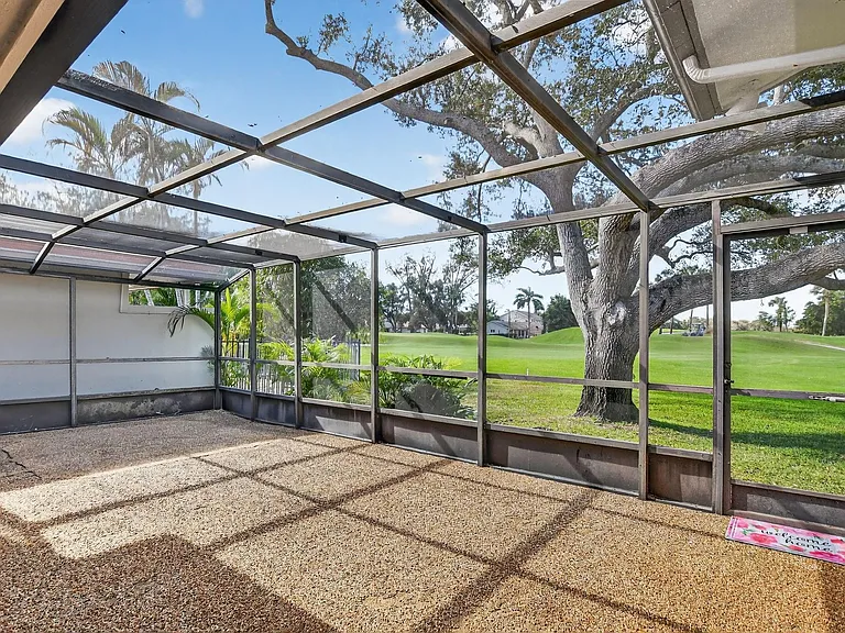 661 Hollows Cir — Photo 38