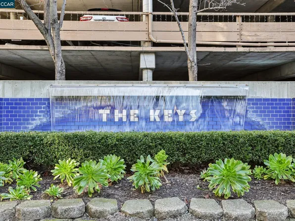 310 N Civic Dr APT 205, Walnut Creek, CA 94596