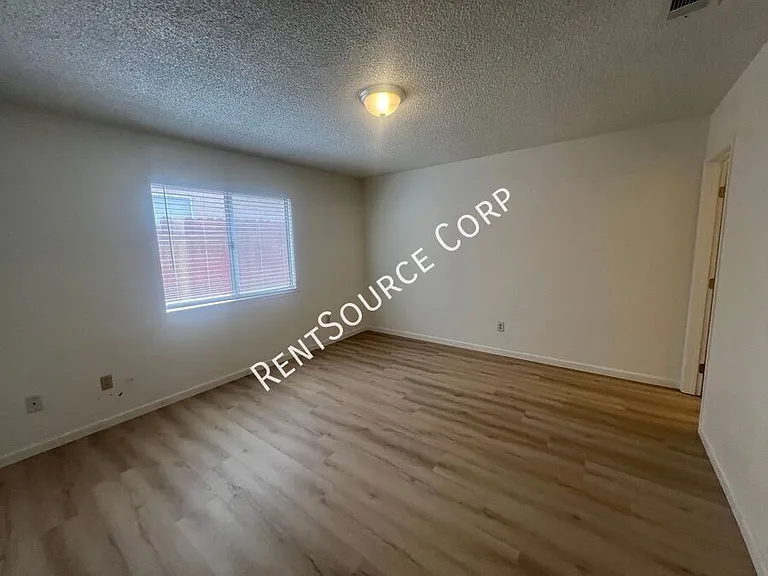 841 Chateau Way — Photo 15