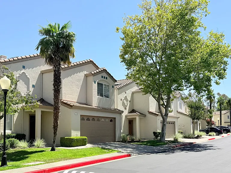 1126 Vista Pointe Cir — Photo 2