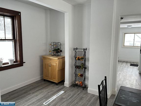 5th image of 309 6th St SW