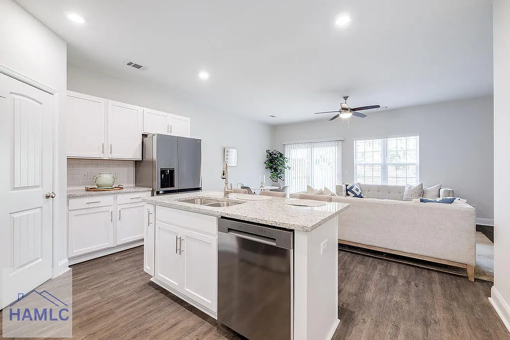 3 bed, 2.5 bath, 1444 sqft, $2,050 — Photo 3