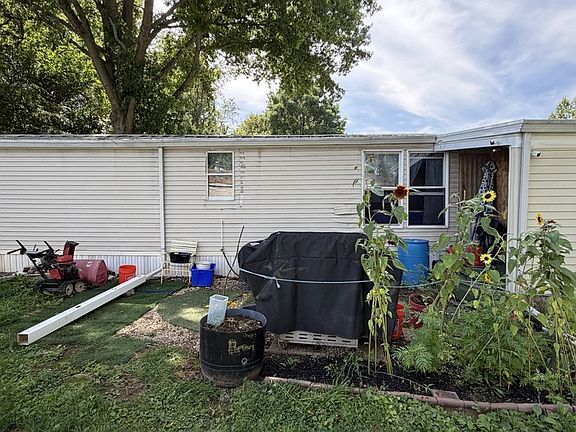 3rd image of 329 Bahama Cir