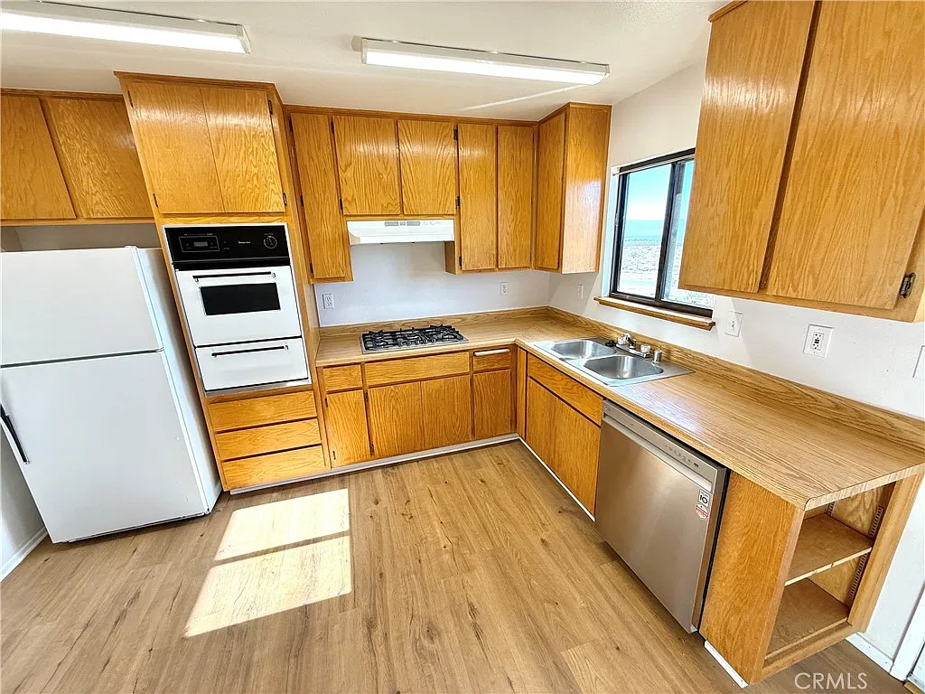 2 bed, 1026 sqft, $1,650 — Photo 4